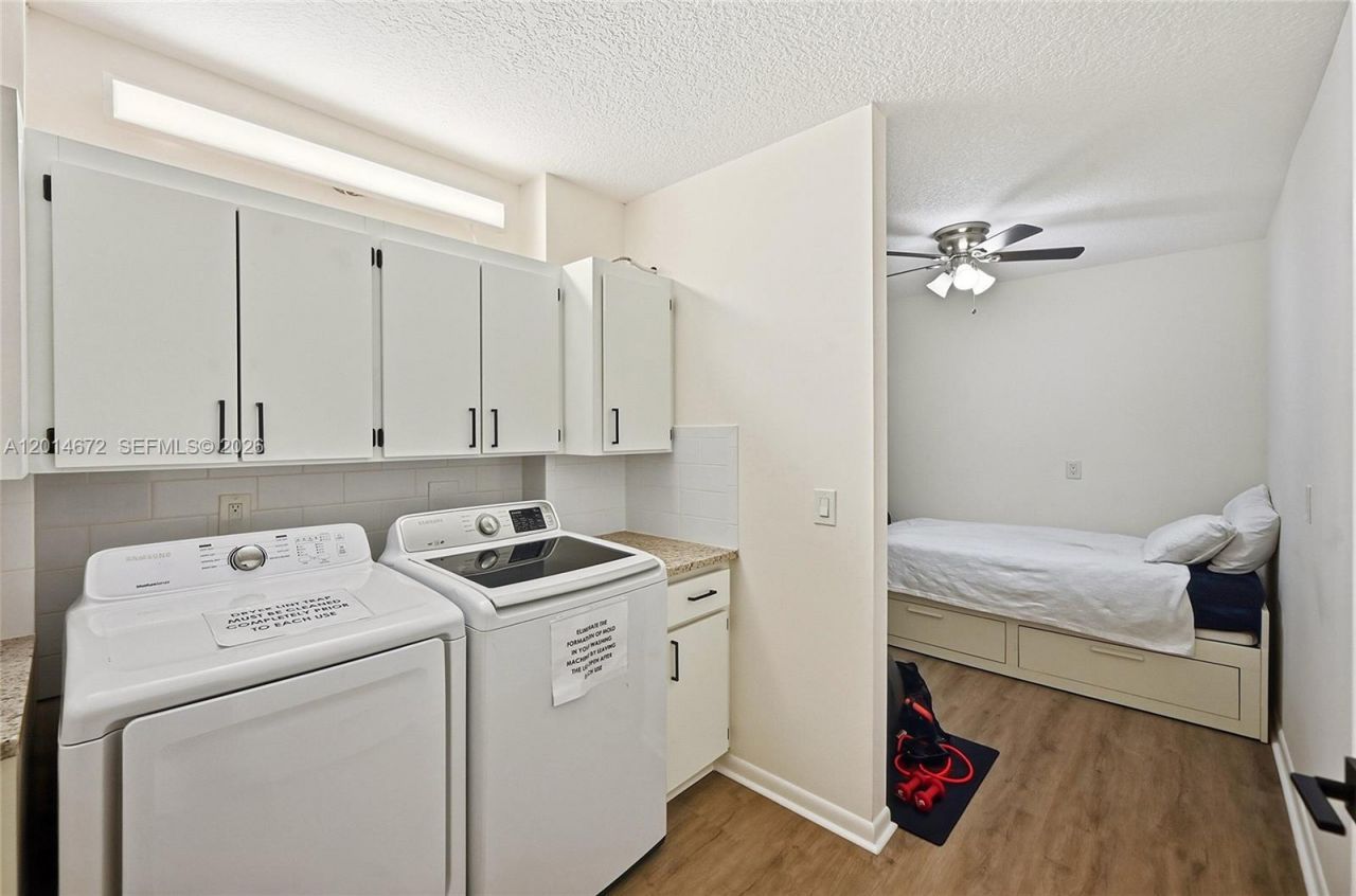 3640 Whitehall Dr, Unit 406, West Palm Beach, FL 33401 Photo