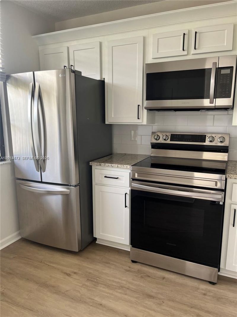 3640 Whitehall Dr , Unit 406, West Palm Beach, FL 33401 Photo