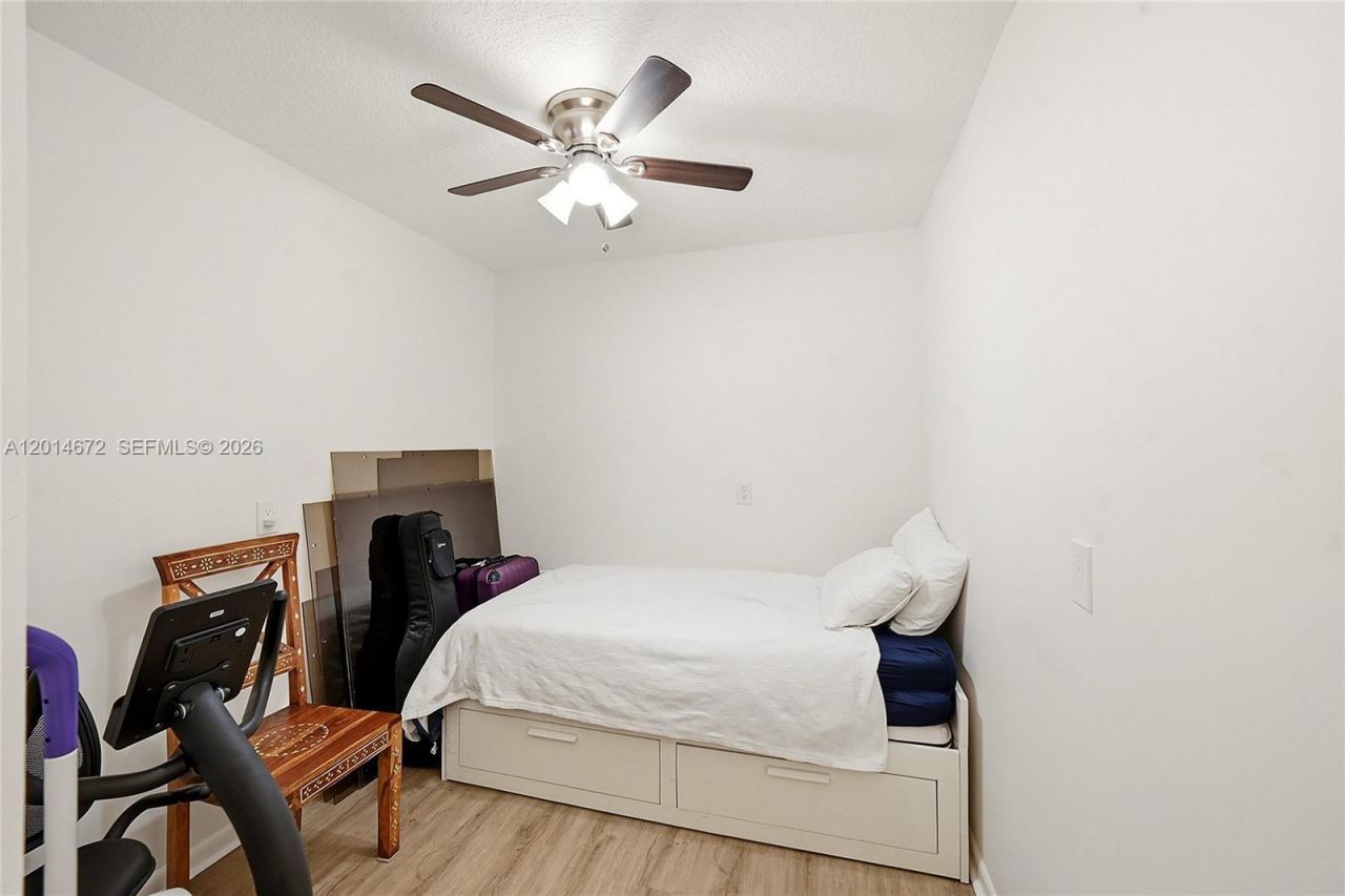 3640 Whitehall Dr, Unit 406, West Palm Beach, FL 33401 Photo