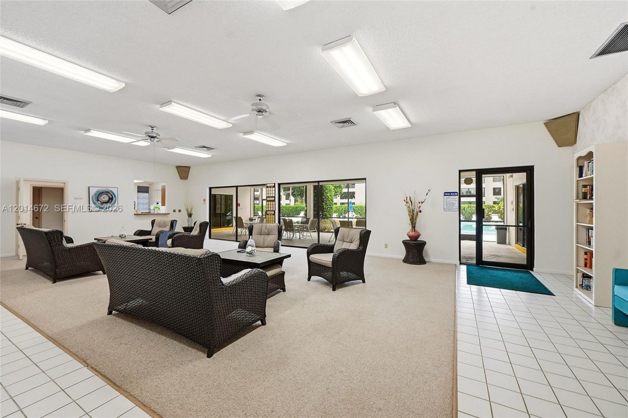 3640 Whitehall Dr, Unit 406, West Palm Beach, FL 33401 Photo