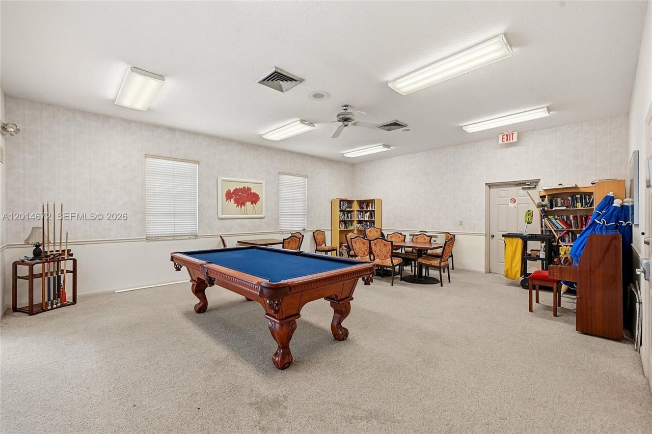3640 Whitehall Dr, Unit 406, West Palm Beach, FL 33401 Photo