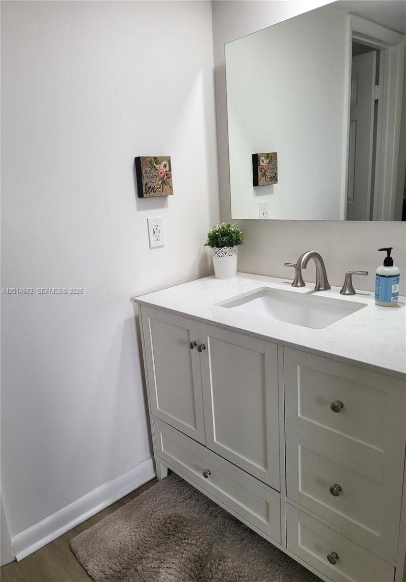 3640 Whitehall Dr , Unit 406, West Palm Beach, FL 33401 Photo