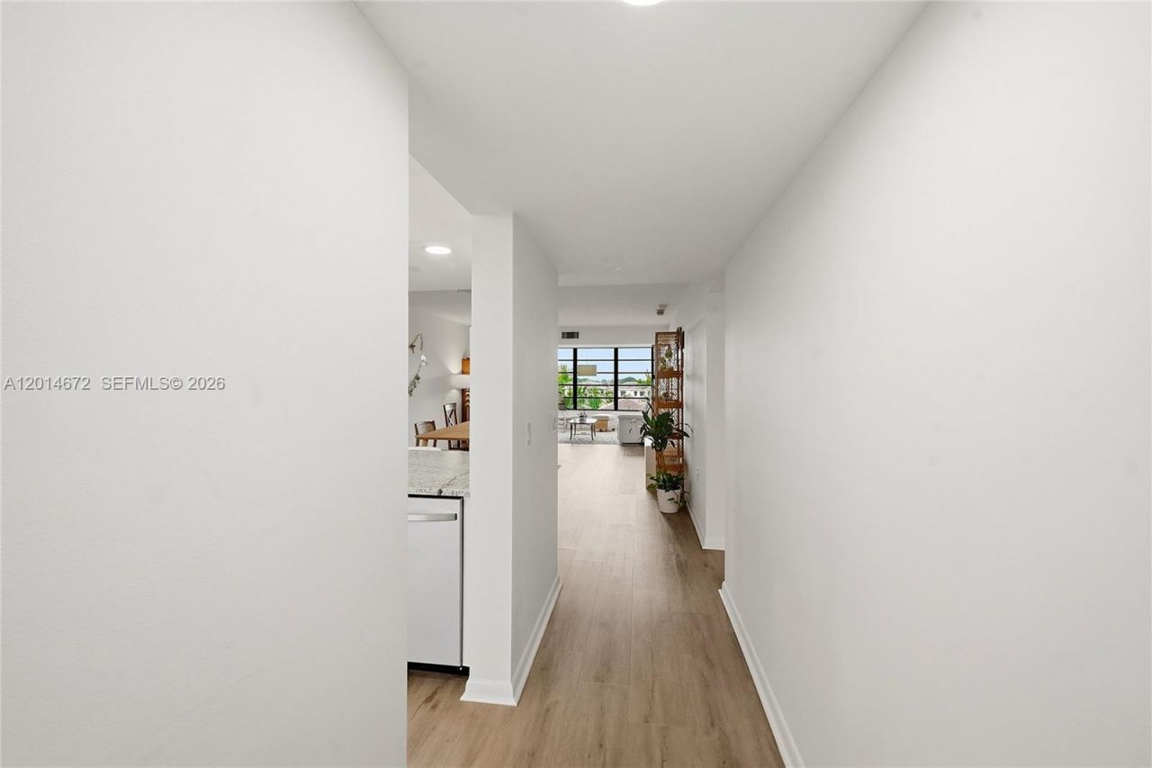 3640 Whitehall Dr, Unit 406, West Palm Beach, FL 33401 Photo