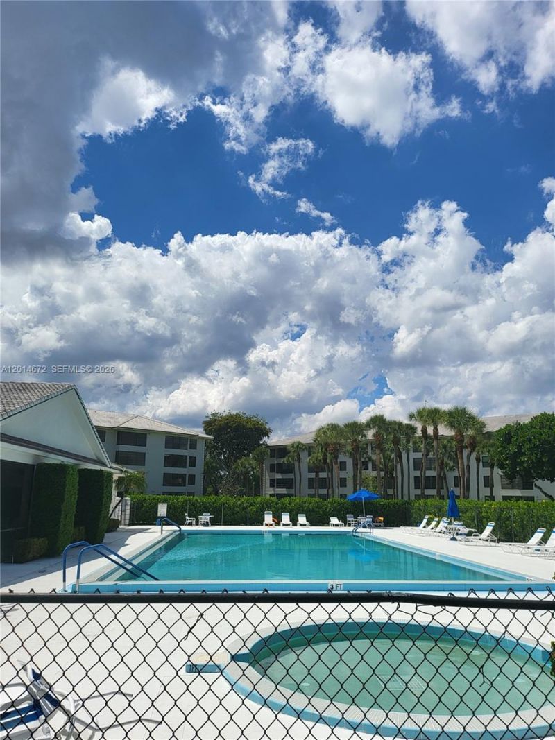 3640 Whitehall Dr , Unit 406, West Palm Beach, FL 33401 Photo