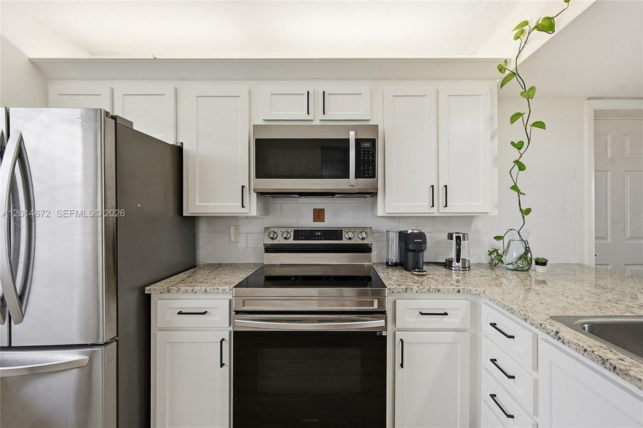 3640 Whitehall Dr, Unit 406, West Palm Beach, FL 33401 Photo