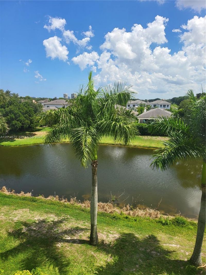 3640 Whitehall Dr , Unit 406, West Palm Beach, FL 33401 Photo