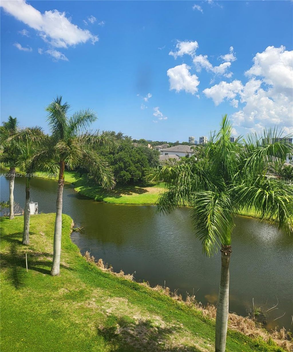 3640 Whitehall Dr , Unit 406, West Palm Beach, FL 33401 Photo
