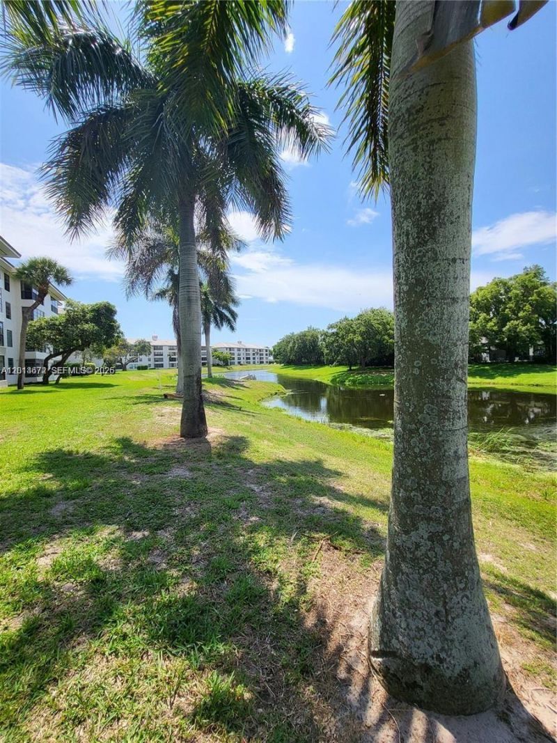 3640 Whitehall Dr , Unit 406, West Palm Beach, FL 33401 Photo