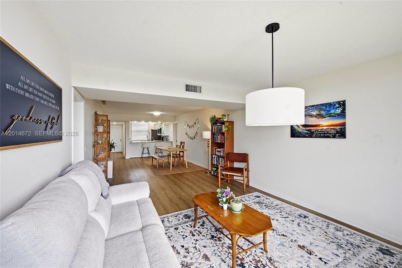 3640 Whitehall Dr, Unit 406, West Palm Beach, FL 33401 Photo