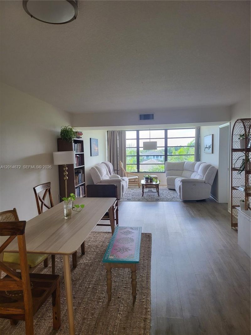 3640 Whitehall Dr , Unit 406, West Palm Beach, FL 33401 Photo