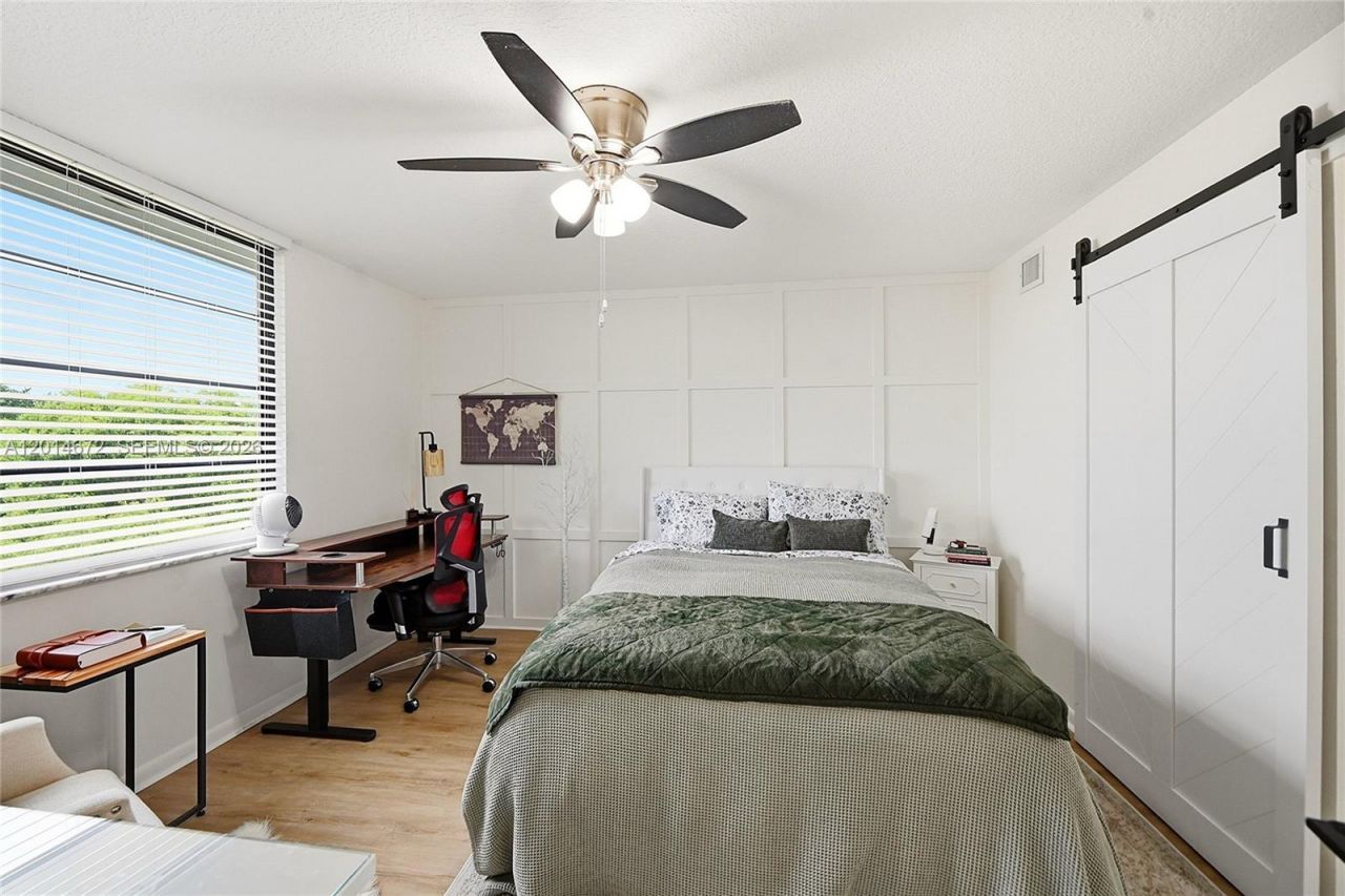 3640 Whitehall Dr, Unit 406, West Palm Beach, FL 33401 Photo