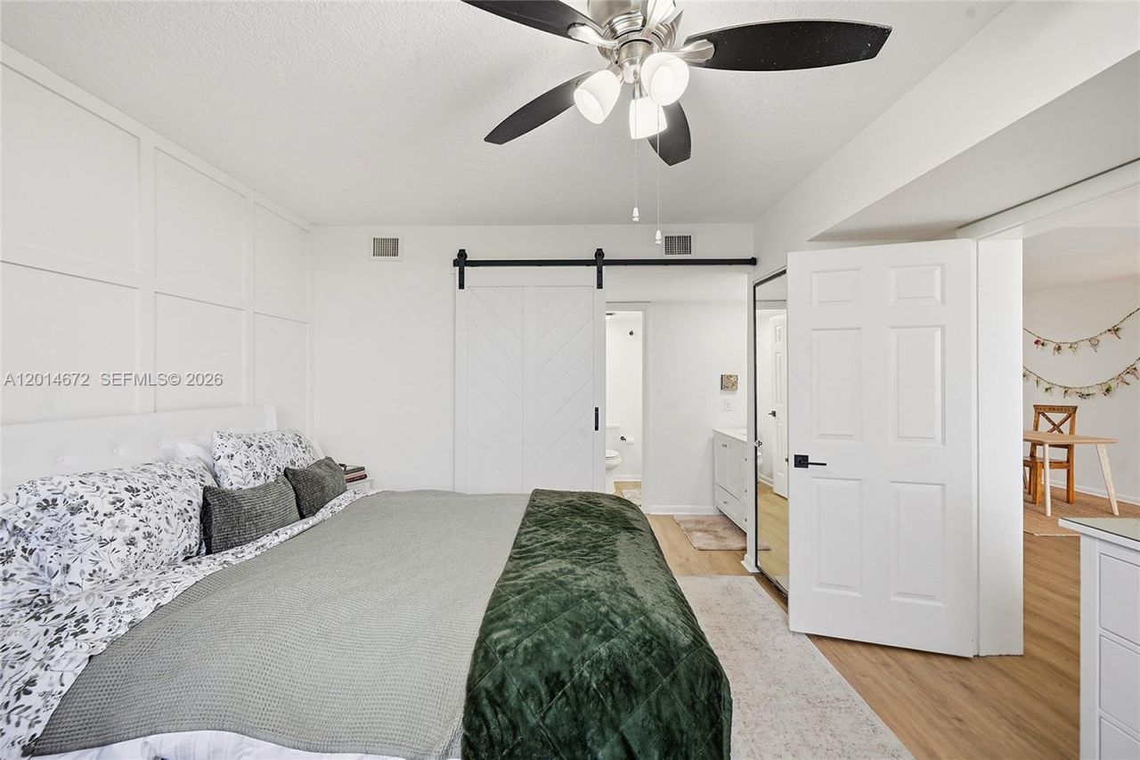 3640 Whitehall Dr, Unit 406, West Palm Beach, FL 33401 Photo
