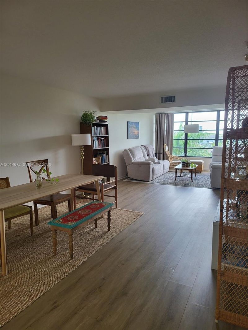 3640 Whitehall Dr , Unit 406, West Palm Beach, FL 33401 Photo