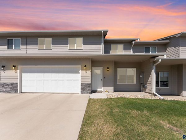 3003 S Broek Dr, Sioux Falls, SD 57106