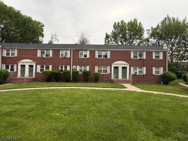 16 Carolyn Ter, Roselle, NJ 07203