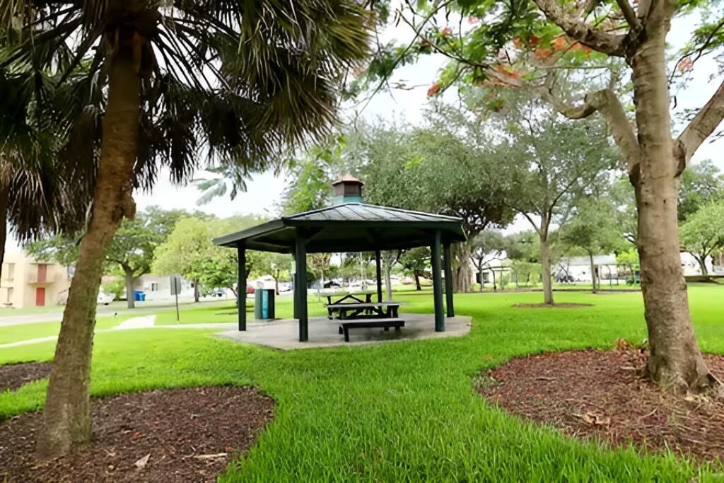 2008 SE 4th Avenue, Unit 1-3, Fort Lauderdale, FL 33316 Photo