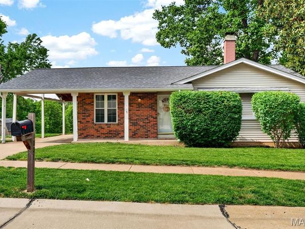 1001 Dorne Drive , Manchester, MO 63021