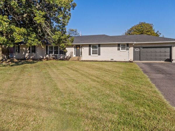840 S Broadway St , Portland, TN 37148