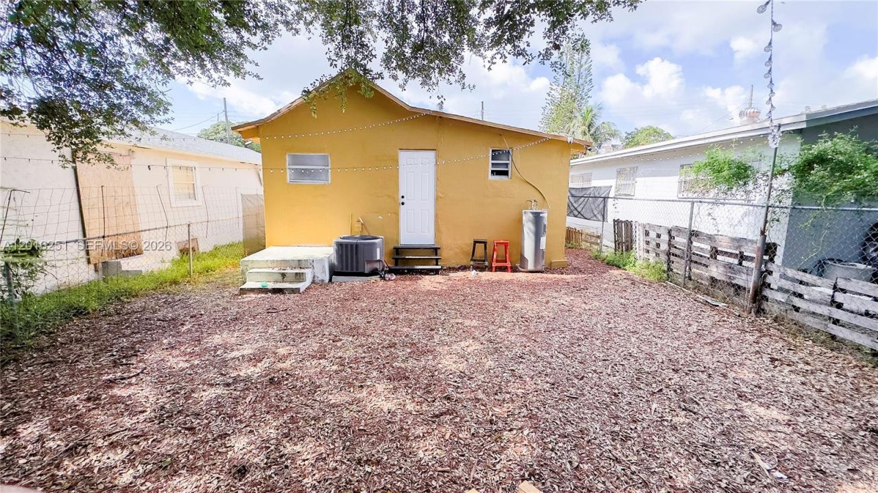 1669 NW 70th St , Miami, FL 33147 Photo
