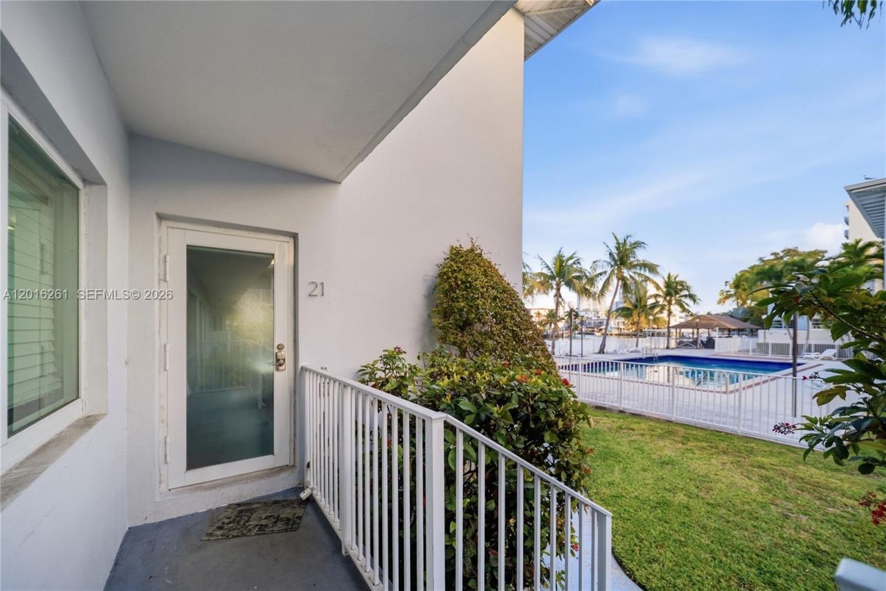 7207 Bay Dr, Unit 21, Miami Beach, FL 33141 Photo
