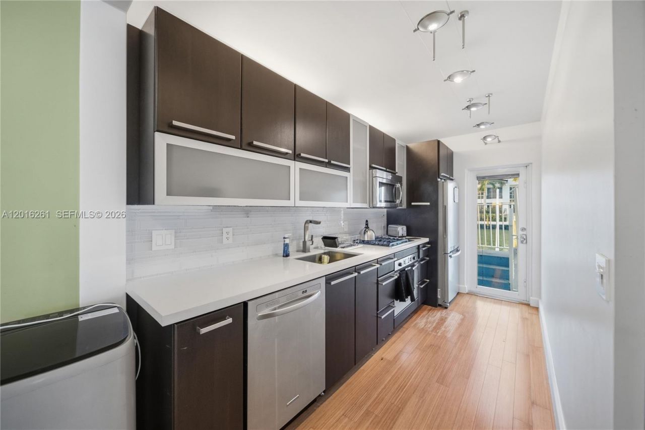 7207 Bay Dr, Unit 21, Miami Beach, FL 33141 Photo