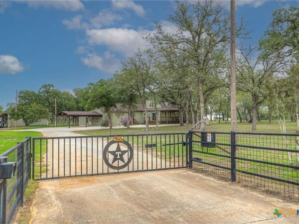285 Rangeland Road, Seguin, TX 78155