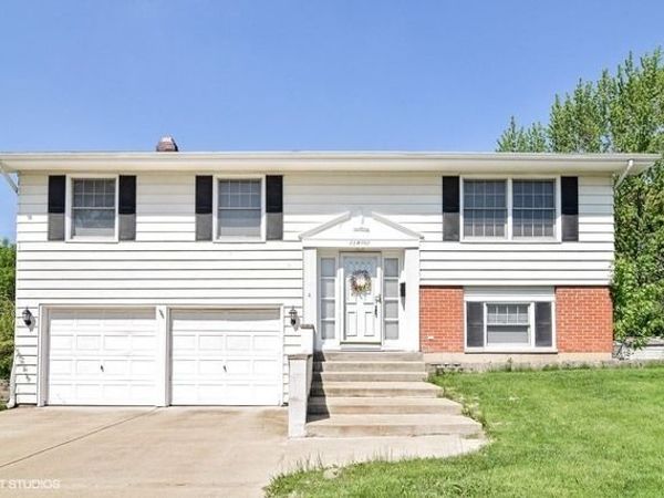 23W063 Blenheim Court , Glen Ellyn, IL 60137