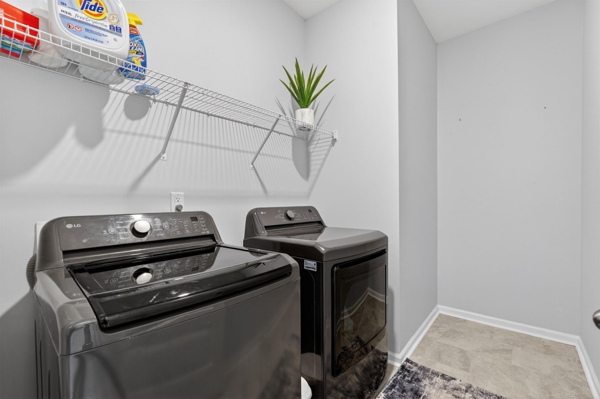 3045 Sistine St. Photo 17