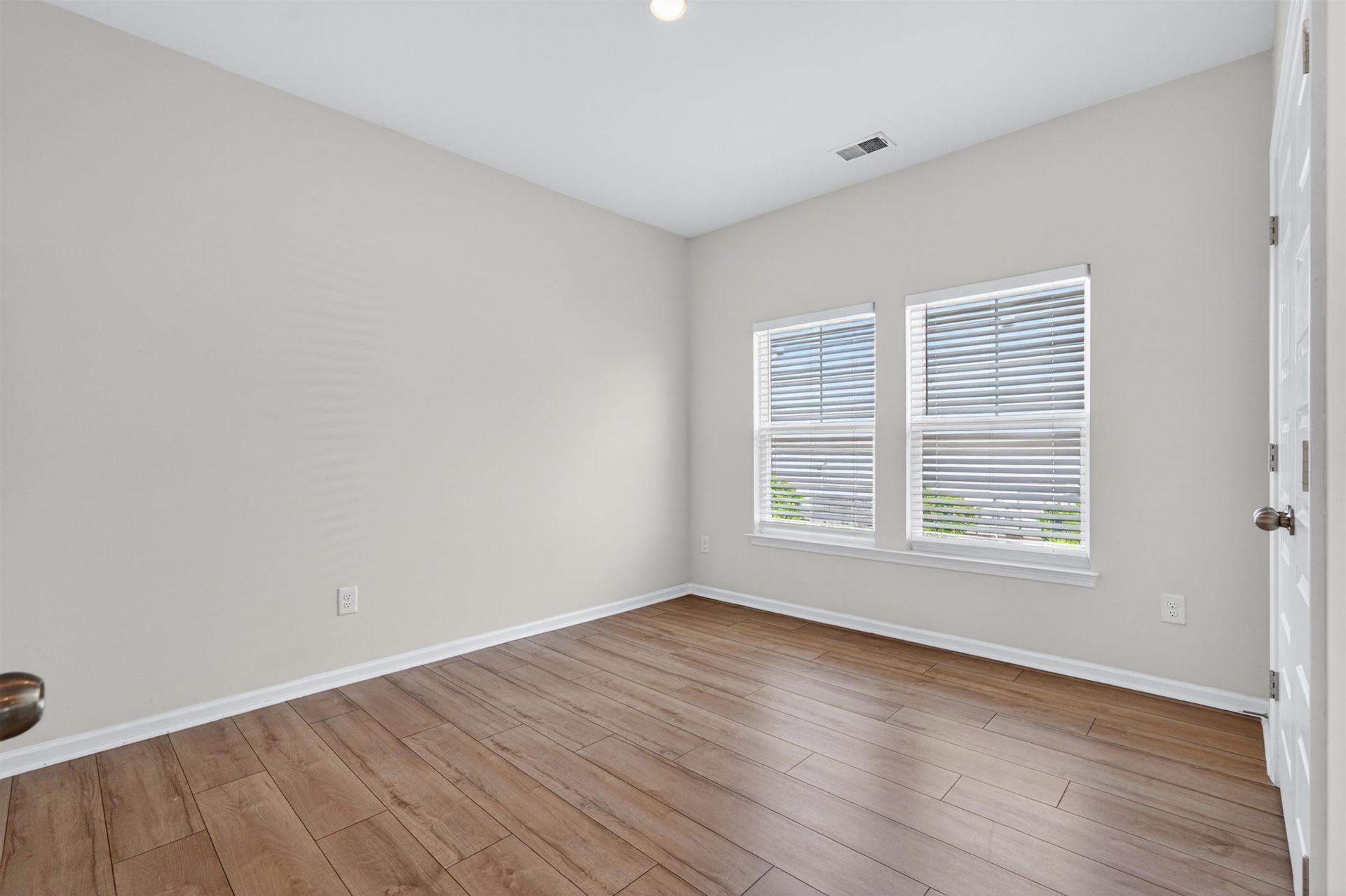 3045 Sistine St. Photo 29