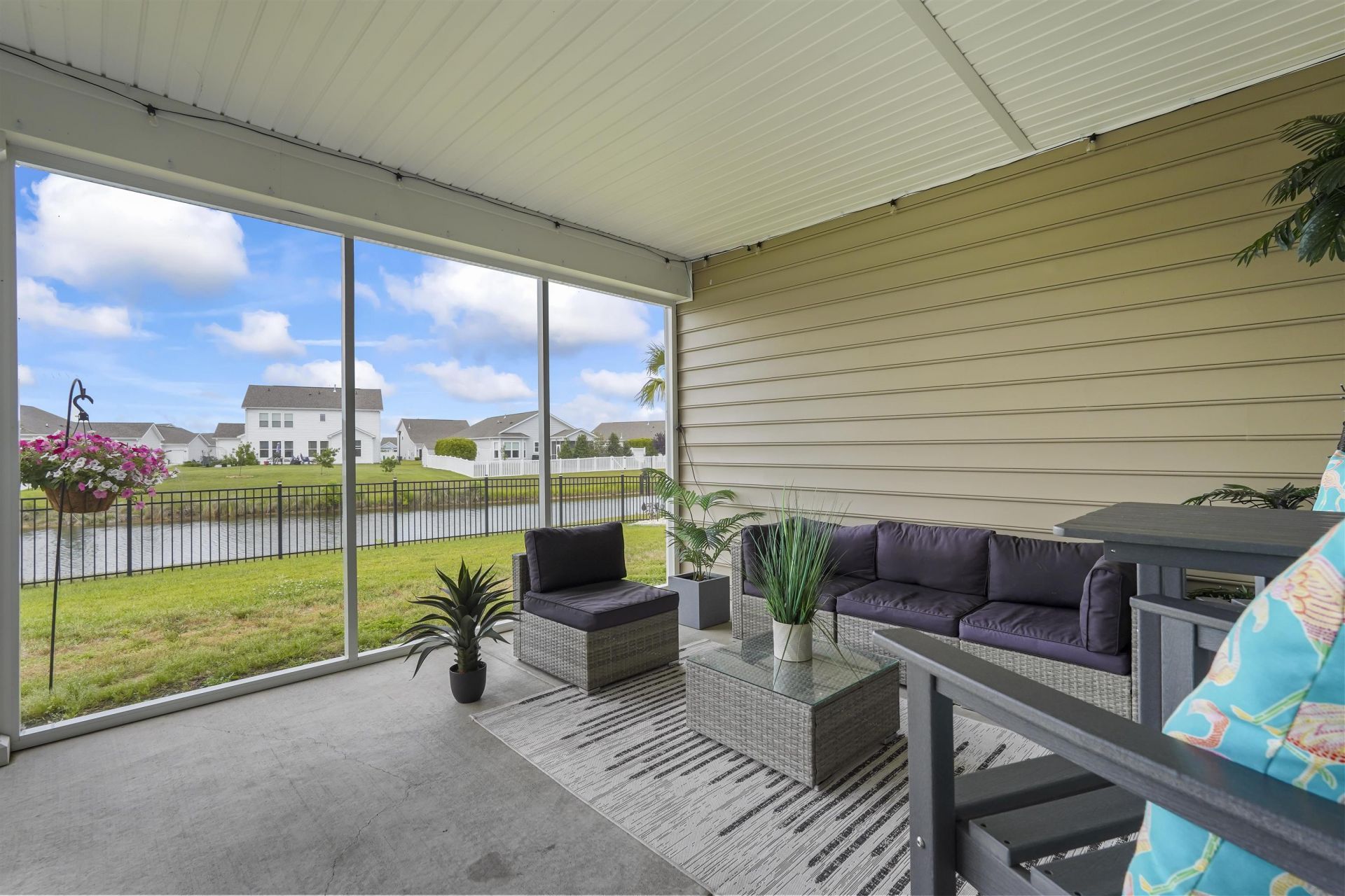 3045 Sistine St. Photo 32