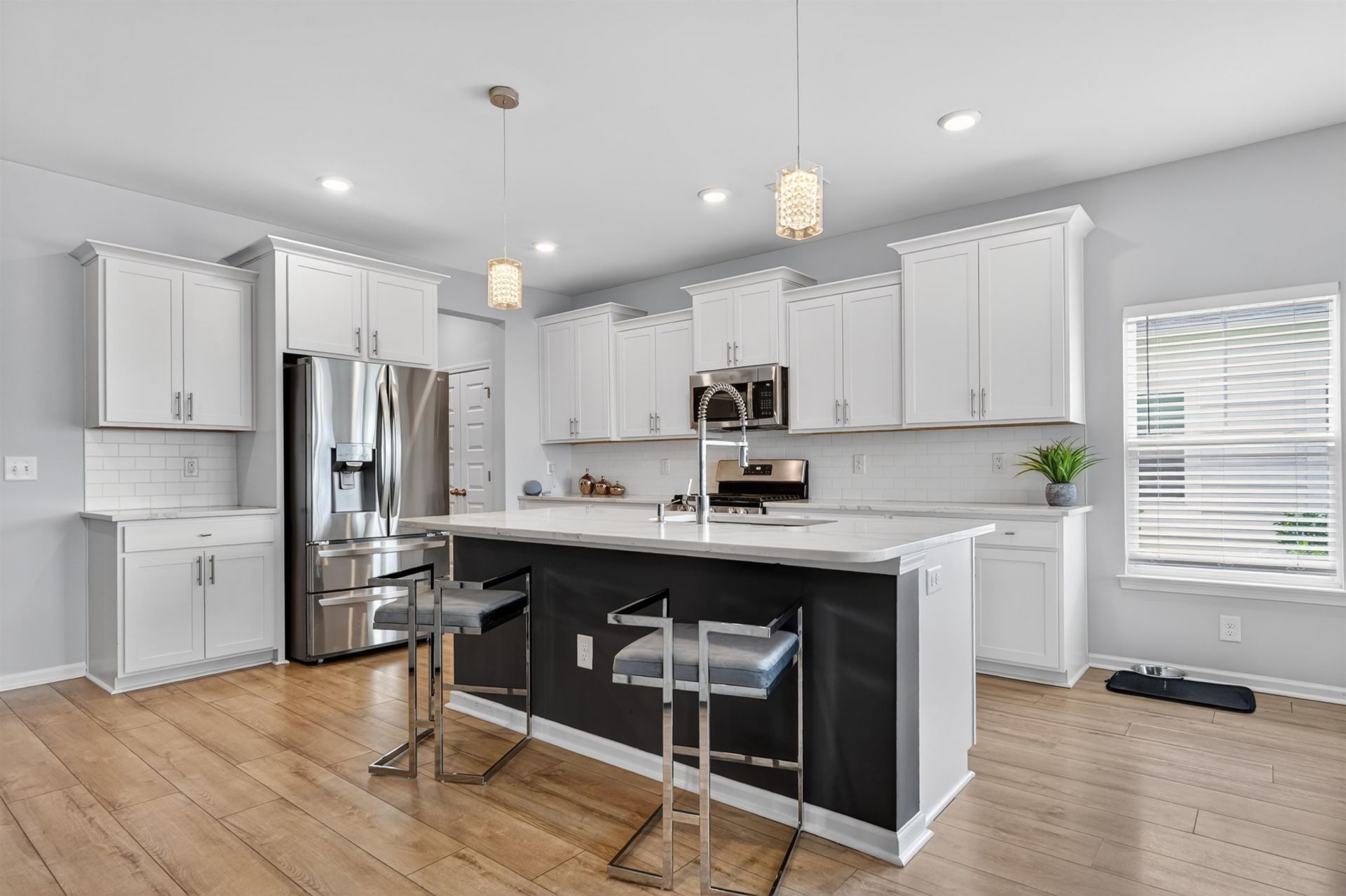 3045 Sistine St. Photo 7