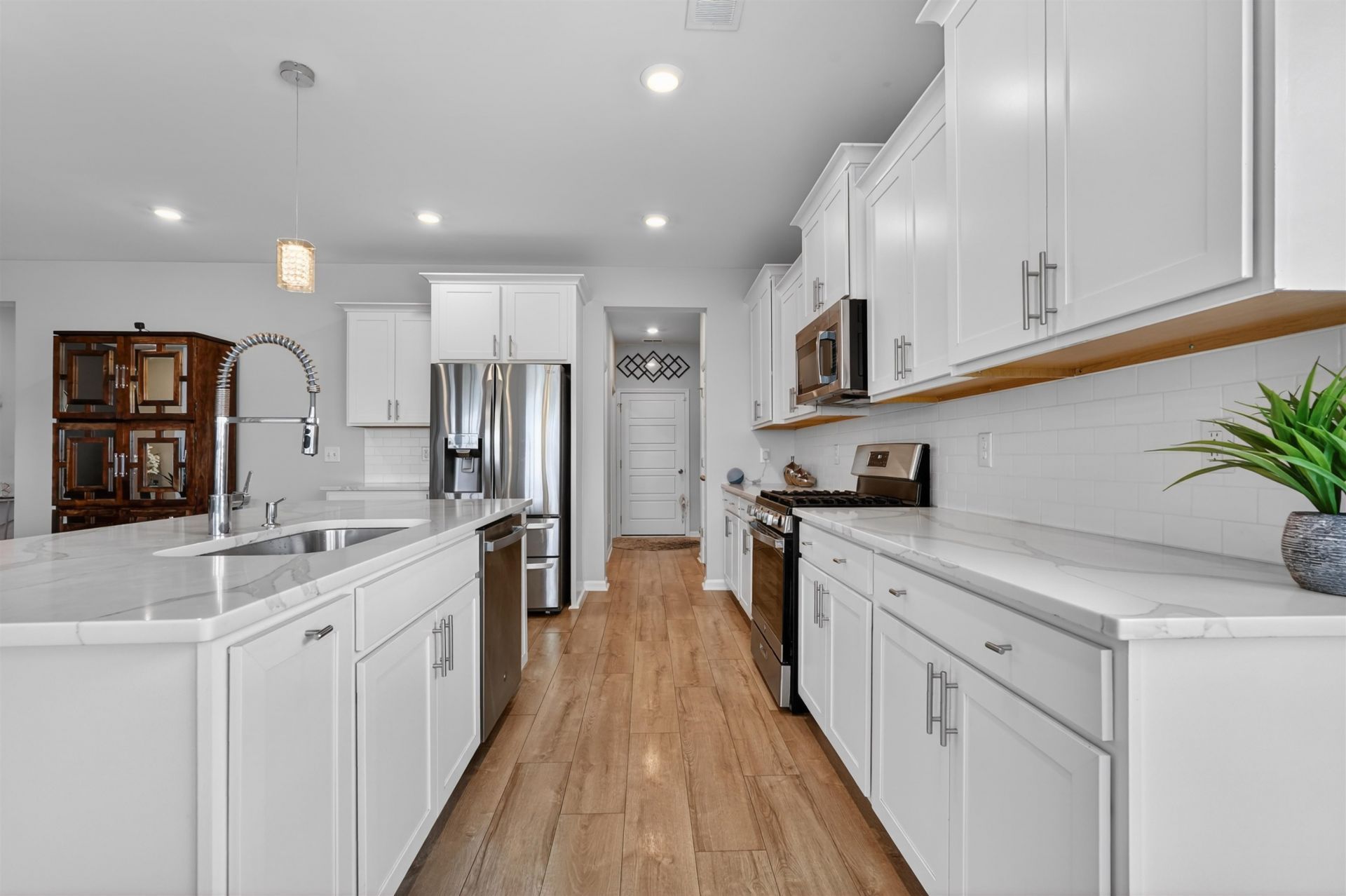3045 Sistine St. Photo 8