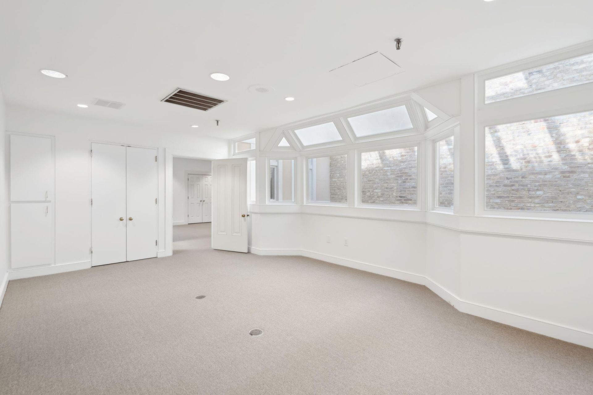 233 King Street Photo 13