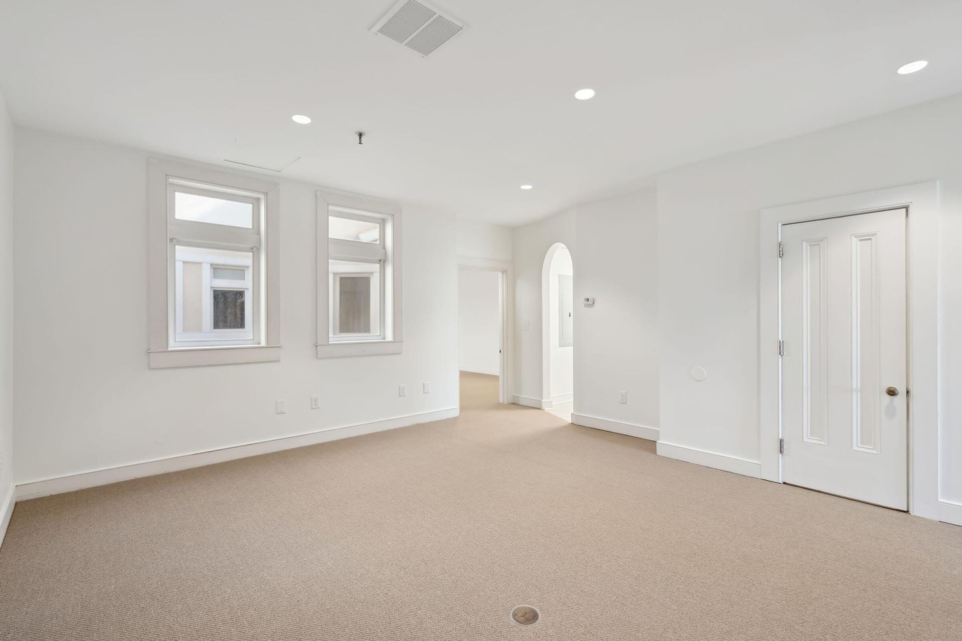 233 King Street Photo 6