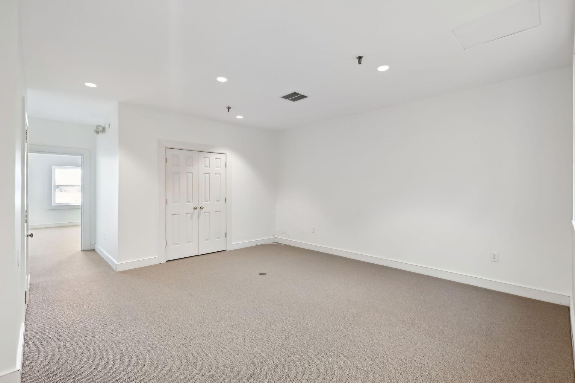 233 King Street Photo 7