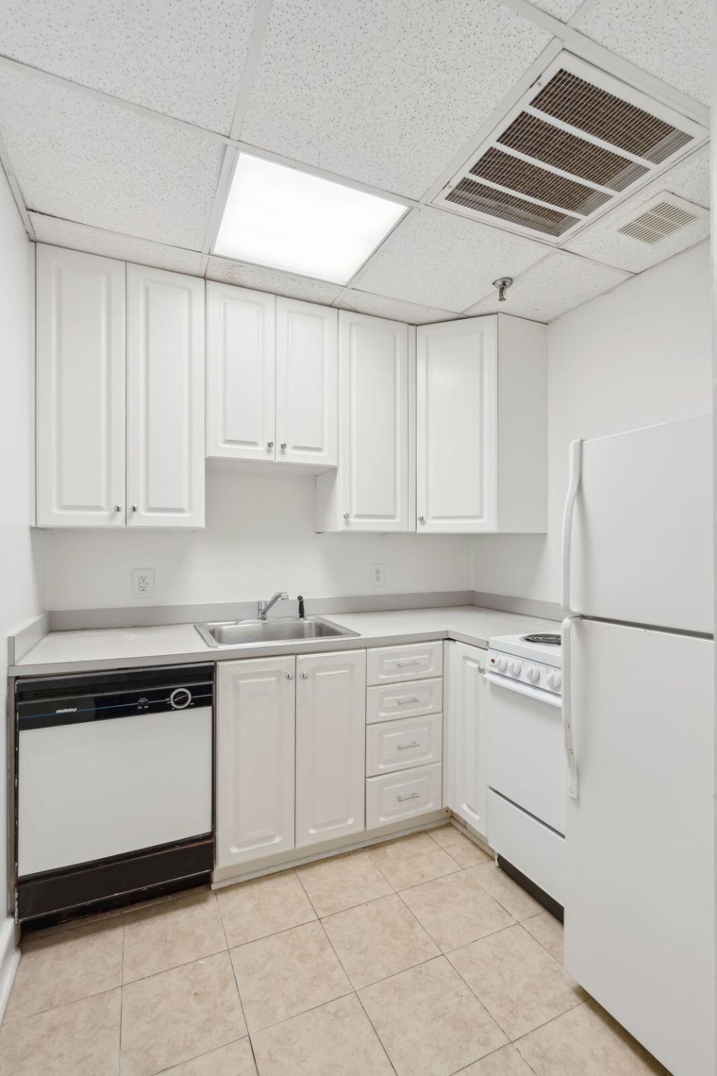 233 King Street Photo 9