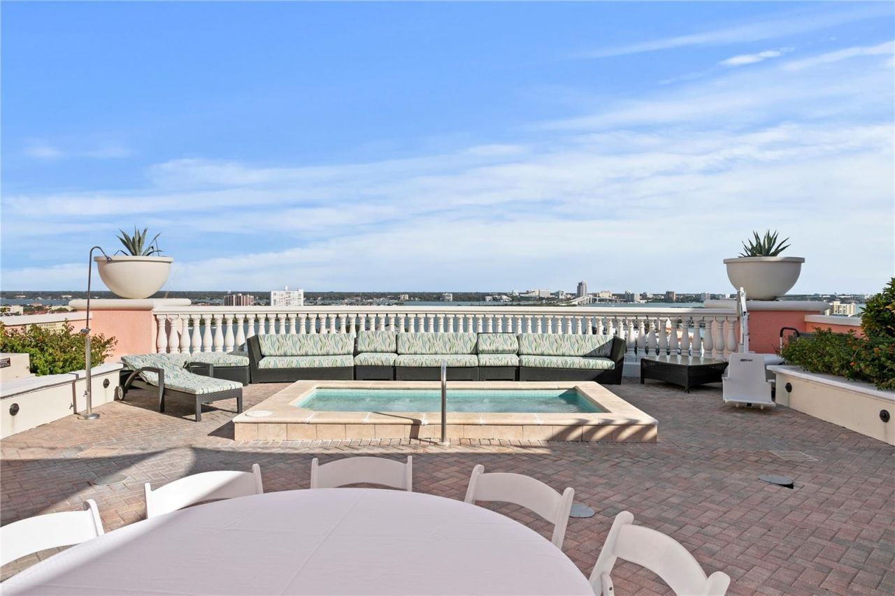 301 S Gulfview Boulevard, Unit 604, Clearwater Beach, FL 33767 Photo