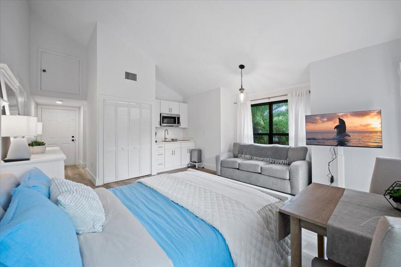 11863 Wimbledon Circle, Unit 504, Wellington, FL 33414 Photo