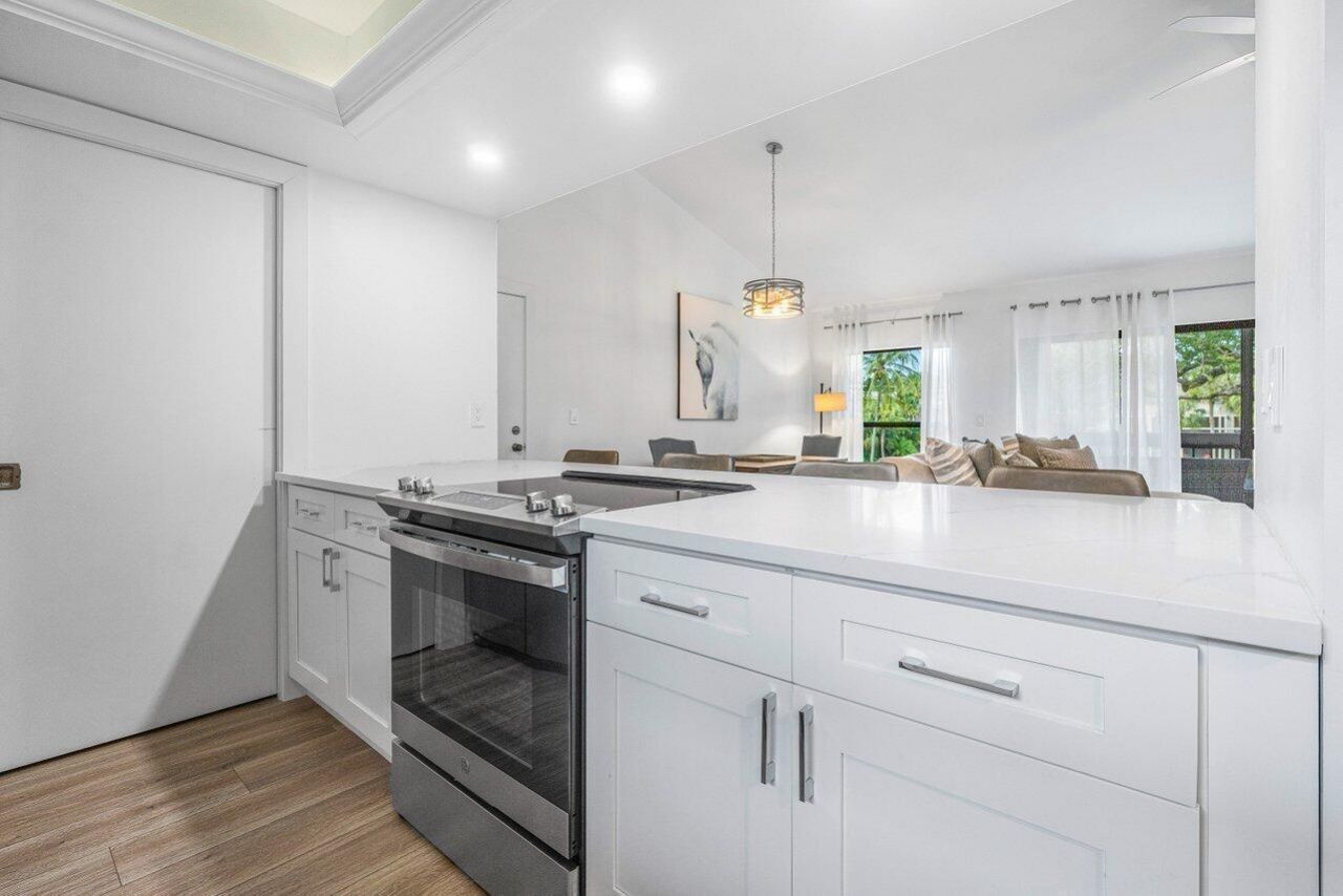 11863 Wimbledon Circle, Unit 504, Wellington, FL 33414 Photo
