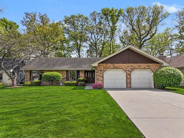 384 E Montrose Avenue , Wood Dale, IL 60191