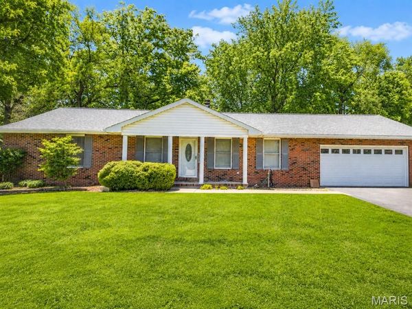 12 Michael Court, Bethalto, IL 62010