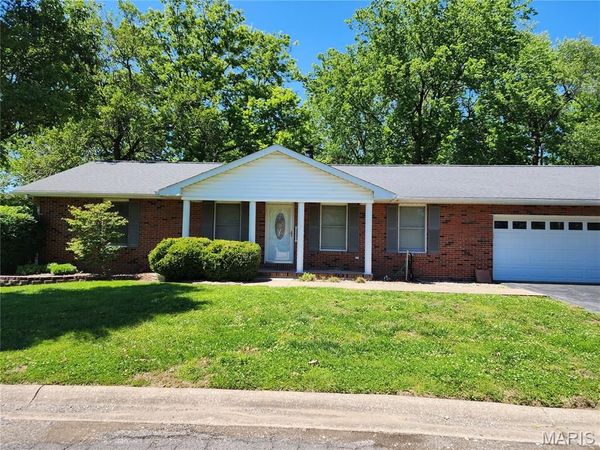12 Michael Court, Bethalto, IL 62010