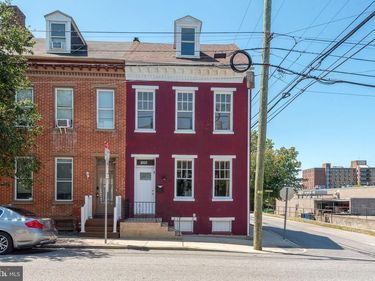 126 N QUEEN STREET, YORK, PA 17403