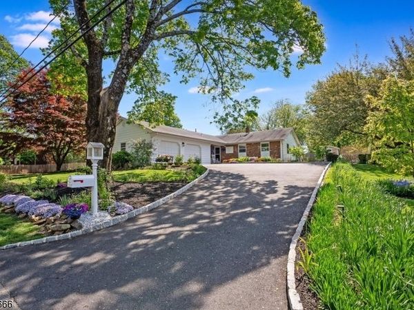 4 Hillcrest Ave, Mendham, NJ 07945