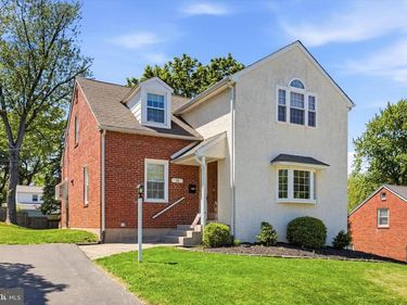 32 RADNOR DRIVE, NEWTOWN SQUARE, PA 19073