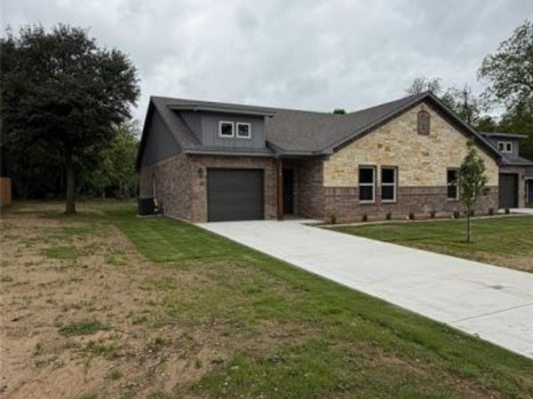 1003 Grandbury Street, Cleburne, TX 76033