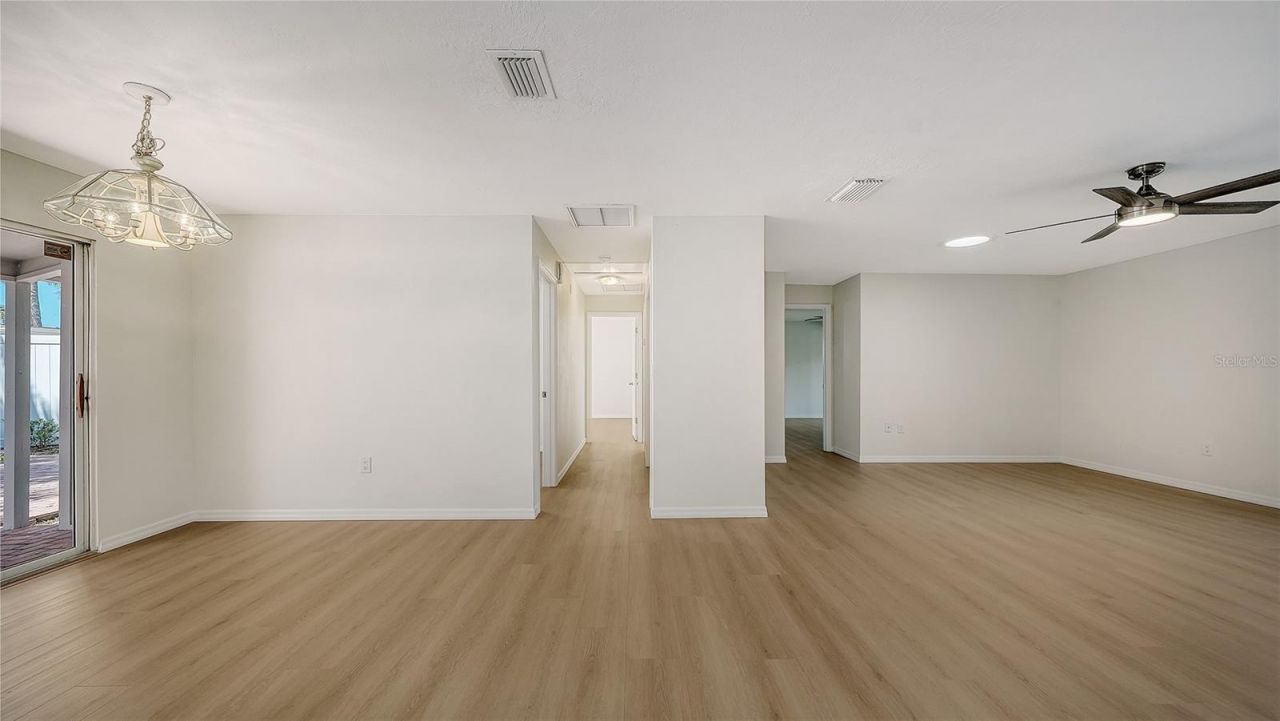 239 Hourglass Way, Unit V7, Sarasota, FL 34242 Photo