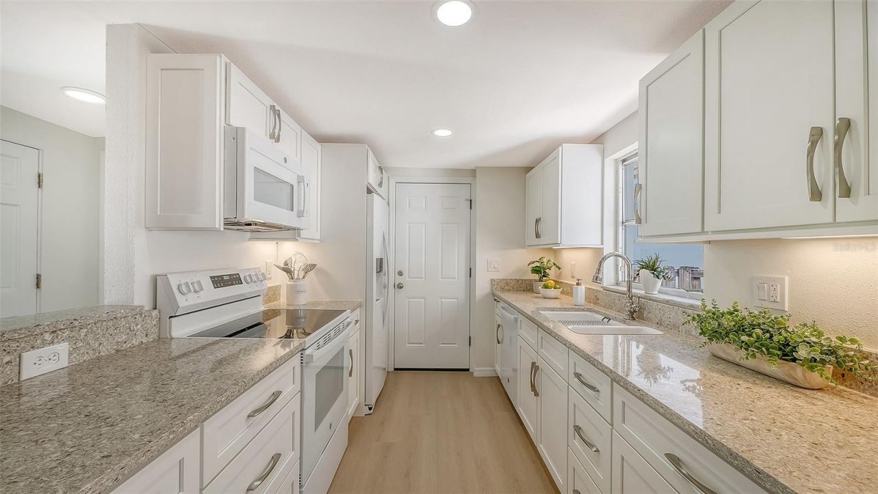 239 Hourglass Way, Unit V7, Sarasota, FL 34242 Photo
