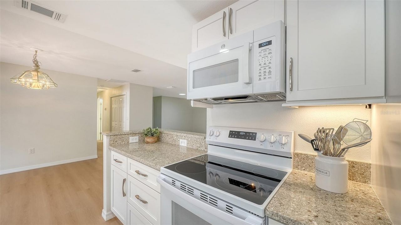 239 Hourglass Way, Unit V7, Sarasota, FL 34242 Photo