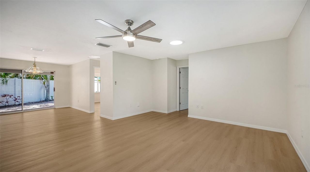 239 Hourglass Way, Unit V7, Sarasota, FL 34242 Photo